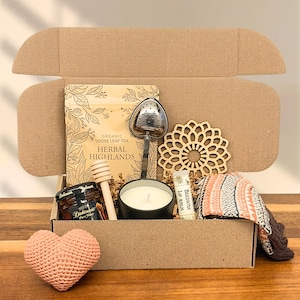Personalized Stress Relief Gift Box, Friendship Gift For Her, Self Care Box For Women, Mental Health Self Care Package, Cozy Hygge Gift Box