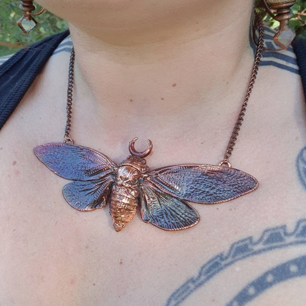 Real huge tropical cicada eformed with copper necklace, torque short oversize necklace with a cute moon detail