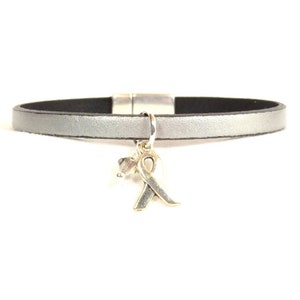 Juvenile Diabetes Awareness Bracelet - Silver 5mm Flat Leather with Magnetic Clasp  (5A-142m)