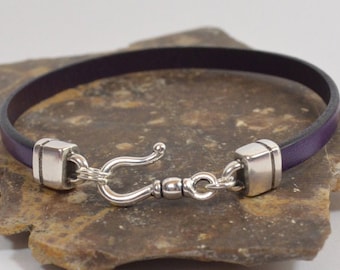 Pulsera de concientización sobre el cáncer de páncreas - Pulsera plana de cuero morado de 5 mm con cierre de gancho de plata antigua (5-350)