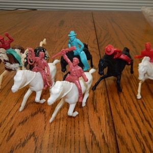 Vintage Tim-Mee Marx MCM Cowboys Gunslingers Pil & Båge Hästar Miniatyr