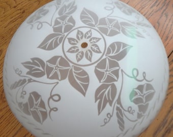 Lámpara de techo redonda grande vintage, blanca esmerilada, estilo años 50, mediados de siglo.