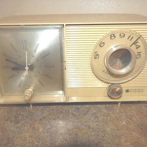 希少　ＧＥ　ラジオ・アラーム・クロック　５１５Ｆ　１９５０年代 Gé radio alarm clock - Etsy 日本