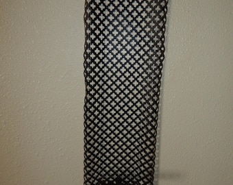 MCM Quatrefoil Wandkerzenleuchter aus schwarzem Metall