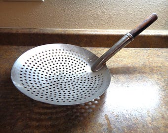 Large Big Thick Stainless Steel Mesh Strainer Colander wok wooden Handle Cookware Oil Flour Sifter Colander Kitchen Cooking wok