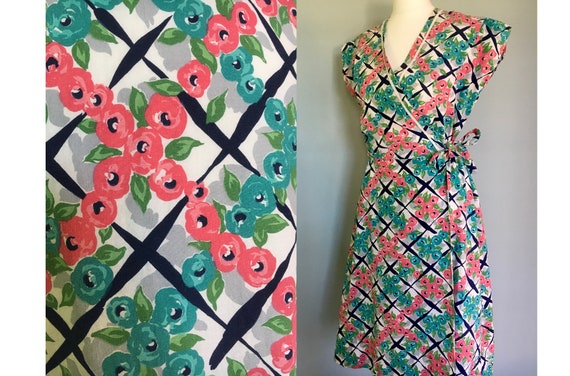 Original 1940s cotton wrap dress. Rose print vint