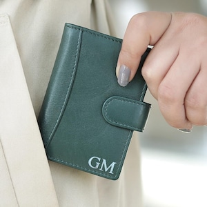 Portafoglio piccolo in pelle con porta carte RFID e iniziali monogramma