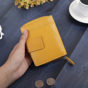 Portefeuille jaune porte-cartes de crédit à trois volets Portefeuille en cuir pour femmes Portefeuille de cartes RFID pour femme avec poche zippée Petit cadeau en cuir pour dames