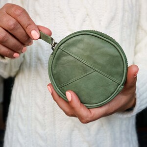 Porte-monnaie rond pour femme Portefeuille zippé Porte-monnaie en cuir souple Portefeuille en cuir fait main pour elle Mini porte-monnaie Petite idée cadeau pour femme