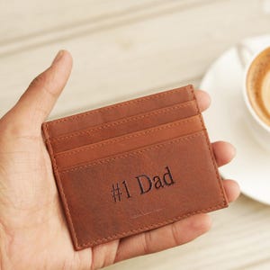 Portafoglio da uomo con nome personalizzato, regalo per uomo, portafoglio RFID personalizzato, portafoglio sottile in pelle da uomo, regalo minimalista per il compleanno del fidanzato