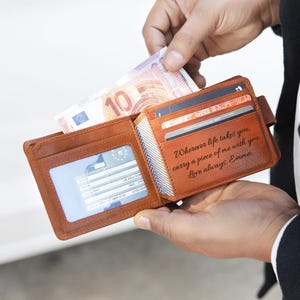 Carteira personalizada para homens, carteira de couro gravada, carteira com nome personalizado, presente para padrinhos, ideia de presente para padrinho, carteira RFID feita à mão e gravada