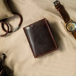 Herren Geldbörse, handgemachtes Geschenk, dreifach faltbare Lederbrieftasche mit Münzfach, personalisierte Herren Geldbörsen RFID, braune Lederbrieftasche, Kreditkartenhalter Bild 1