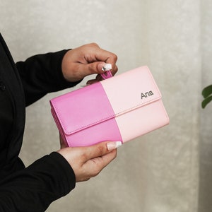 Cartera personalizada para mujer, monedero de piel rosa, cartera con nombre en relieve dorado, idea de regalo personalizada para mujer, regalo de piel.