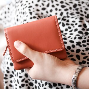 Best small wallet women's deals