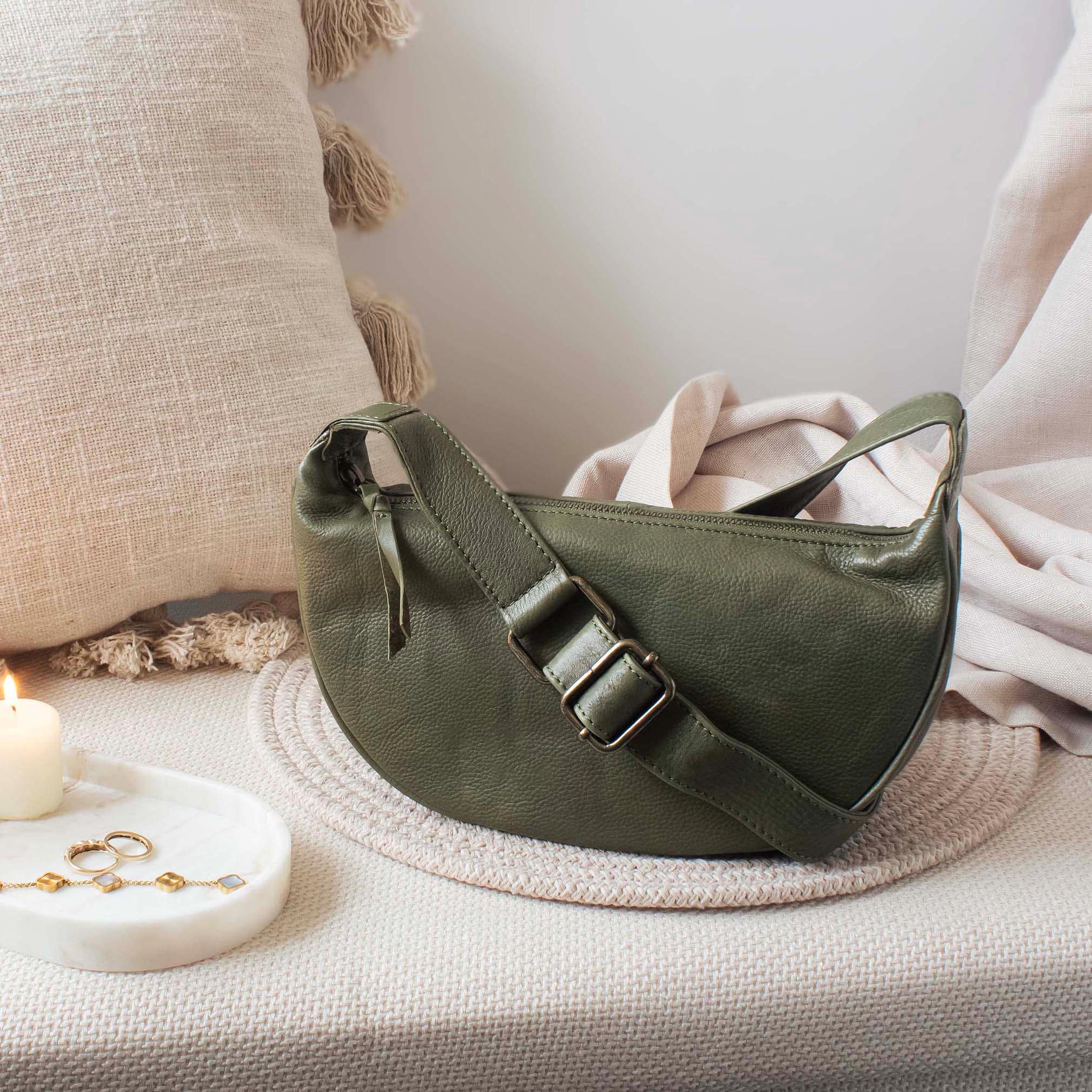 バッグ 00s Real leather half moon shoulder bag il_fullxfull.8288506102_nd4g.jpg