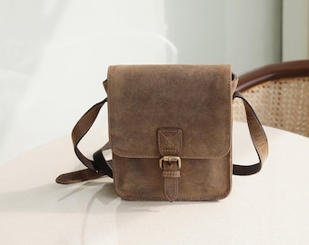 Herren-Umhängetasche aus Leder, kleine Schultertasche mit verstellbarem Riemen, kompakte Herrentasche, ideal für Alltag und Reisen, Geschenk für ihn