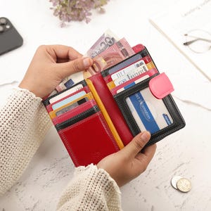女性用レザーウォレット カラフルな財布 ストラップ付き カードホルダー 安全なポケット カスタムデザイン 母への誕生日プレゼント レザー財布 ソフト