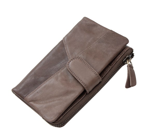 Women's purse with clearance card slots