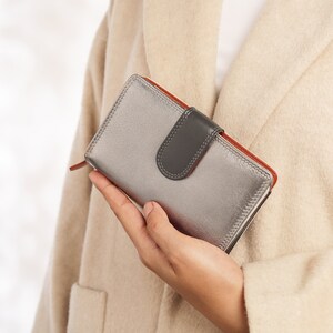 Monedero plateado de cuero RFID, regalo para su mejor amiga, monedero metálico para mujer, monedero para tarjetas de crédito, monedero de cuero.