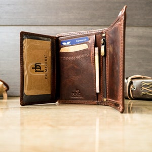 Herren Geldbörse, handgemachtes Geschenk, dreifach faltbare Lederbrieftasche mit Münzfach, personalisierte Herren Geldbörsen RFID, braune Lederbrieftasche, Kreditkartenhalter Bild 3