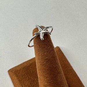 Dainty Starfish Ring