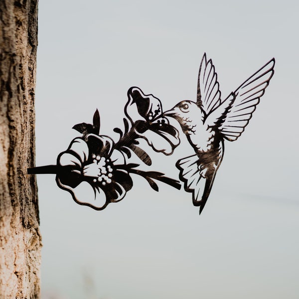 Metal Hummingbird Feeding Yard Art & Garden Decoration
