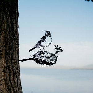 Metal Robin with Nest Decoration Yard Art & Garden Decoration