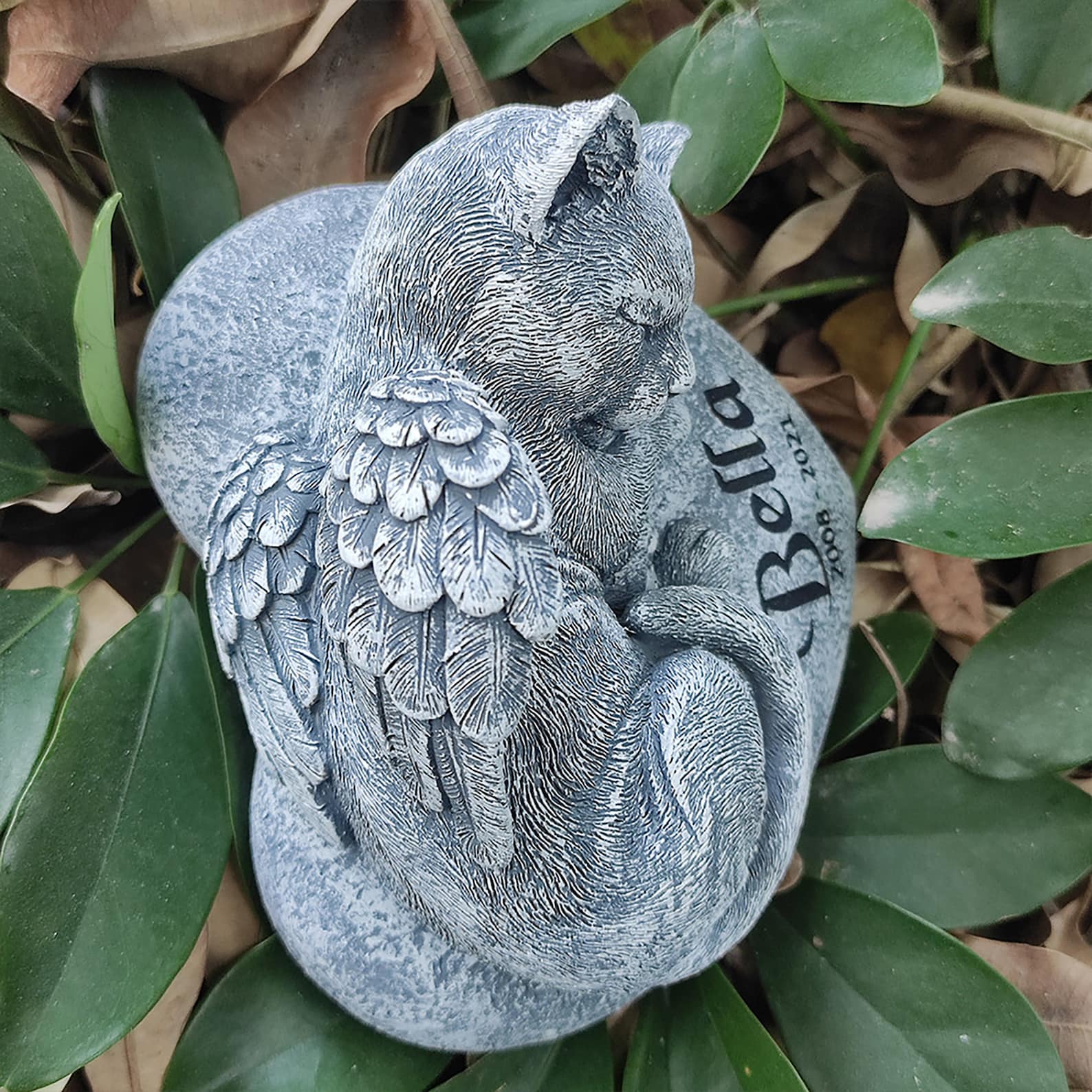 Cat Memorial Garden Stones Grave Markers With a Cat Sleeps on the Heart