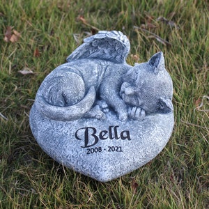 Cat Memorial Garden Stones Grave Markers with a Cat Sleeps on The Heart-Shaped Stone - Decor Outdoor Sympathy Cat Memorial Loss Gifts