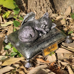 Urna de gato personalizada, ángel durmiendo sobre almohada, urna de cremación, estatua conmemorativa para mascotas grabada con el nombre y la fecha de su mascota