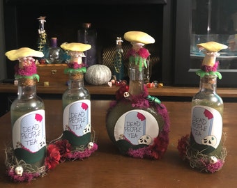 Decoración de la botella de poción de té de personas muertas