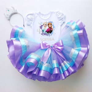 Camiseta de cumpleaños personalizada con tutú, elegante conjunto a juego para niñas pequeñas, atuendo de cumpleaños, tutú de cumpleaños, vestido festivo para niña, tutú navideño para niña.
