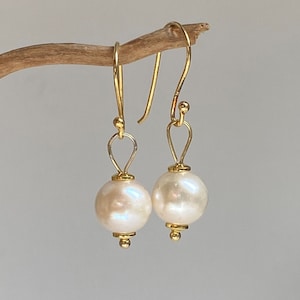 Earrings with pearls