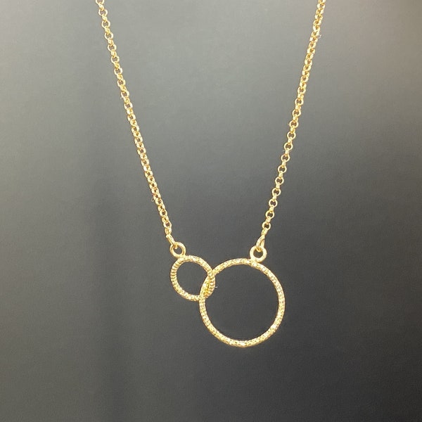 Collier infini, cadeau d'anniversaire petite amie, collier en or avec pendentif en anneaux, bijoux d'été vacances, collier cercle éternité