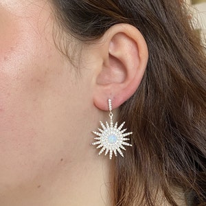 Ohrstecker Opal Flocke, Sterling Silber Ohrringe mit funkelnden Zirkonia, Welo Opal Schmuck Damen, Weihnachten Schmuck Geschenk
