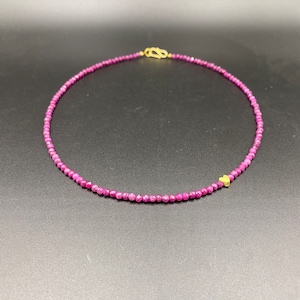 Damen Halskette Rubin mit Gold Herz, Roter echter Edelstein Schmuck, Heilstein Wirkung, Geschenk für Mutter, Juli Geburtsstein Geschenk Dame