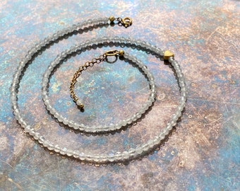 Mondstein Kette mit Gold Herz | Heilstein Bedeutung | Zierlicher Damen Schmuck mit Edelsteinen | Sommer Geschenk Freundin