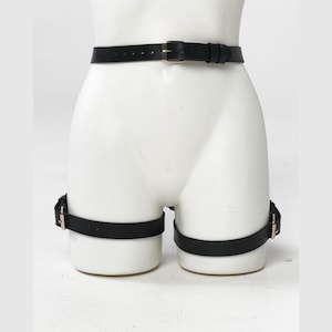 Butt restarint, Leather garter with cuffs, Garter belt with handcuffs, Personalized restraint set, Unisex leather restraint