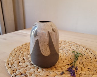 Vase en céramique de poterie grise artisanale - Accent de décoration fait à la main - Design unique et élégant