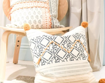 Bohemian decorative throw pillow covers farmhouse handwoven textured lumbar cushion cover accent pillows decor braid pompom couch boho chic