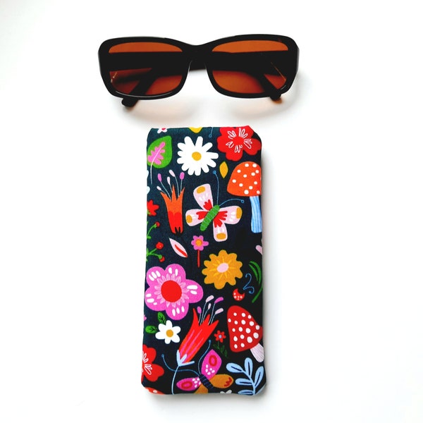 Eyeglasses case, sunglasses case, padded with thick foam to protect your eyewear, made with cute Cottage core fabric, great for gift giving