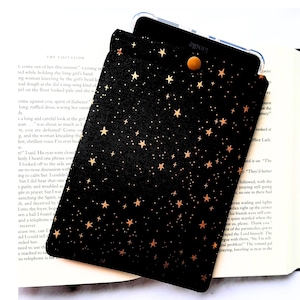 Halloween Kindle Paperwhite Sleeve with Snap: Black Metallic Stars Padded Case