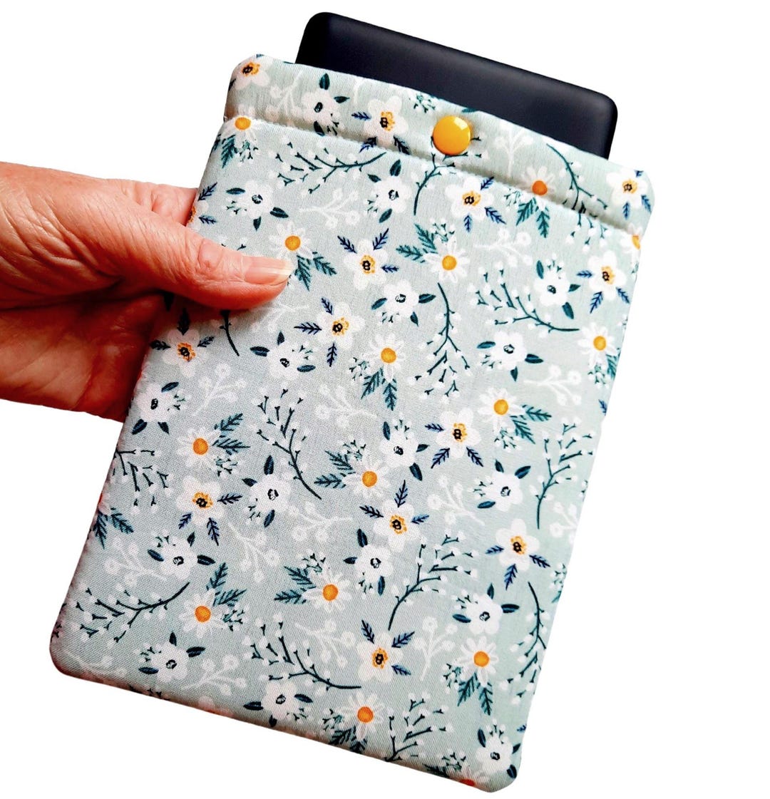 Padded Kindle Paperwhite Sleeve With Snap: Mint Daisy Print, for All ...