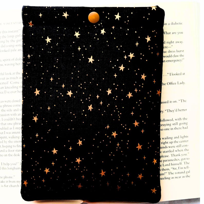 Funda Celestial Kindle: Funda acolchada para lector electrónico con cierre a presión. imagen 11