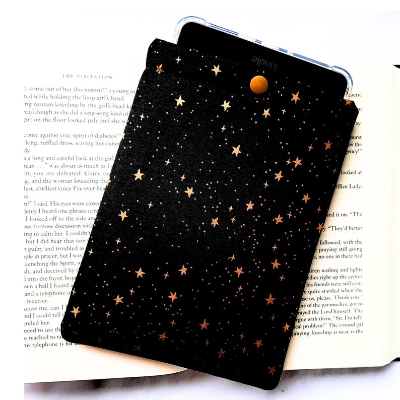 Funda Celestial Kindle: Funda acolchada para lector electrónico con cierre a presión. imagen 10
