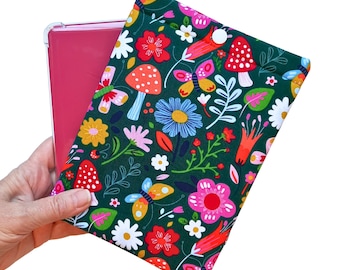 Cottagecore Kindle Sleeve: Padded E-reader Cover with Mushroom Print