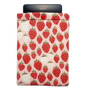 Strawberry Kindle Paperwhite Sleeve: Padded E-Reader Pouch with Snap