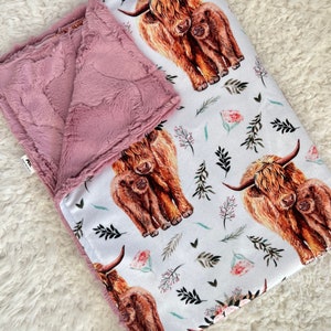 Highland cow minky blanket, Highland mama cow with her calf with flowers, weighted blanket for adult, mauve backing with plush soft minky fabric, floral highland cow