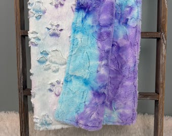 Personalized Pastel Paw Print Minky Blanket: Sensory Ribbon Baby Blanket - Multiple sizes - very soft and cozy blanket for Child Bunny lovey