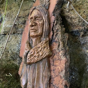 American Native Red Indian Chief Bark Wood Carving Wall Hanging Home Decor, Wooden Face Indian Sculpture Hand Carved Art Garden Decor